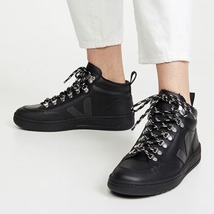 Veja Roraima high-top sneakers NEW